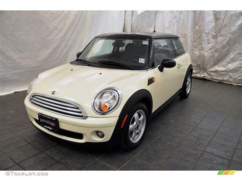 2009 mini cooper pepper white.